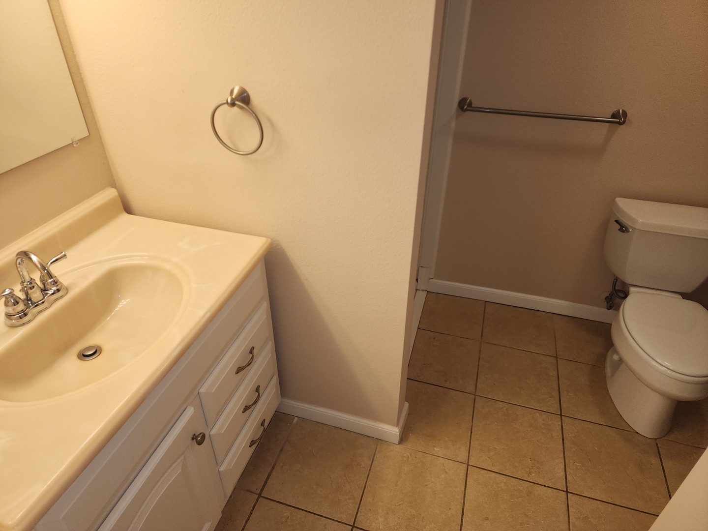 60-ensuite bathroom (2)